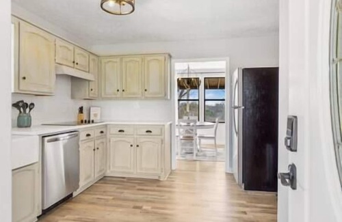 Weatherford House | Cozy Cottage just 15 Mins North of Downtown Weatherford!