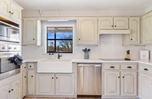 Weatherford House | Cozy Cottage just 15 Mins North of Downtown Weatherford!