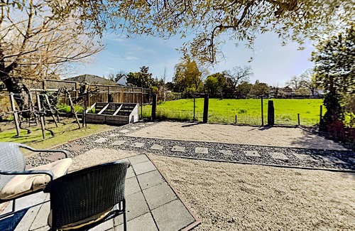 Sonoma Cottage | Cozy cottage just 2 minutes from plaza with AC, peaceful backyard, washer/dryer