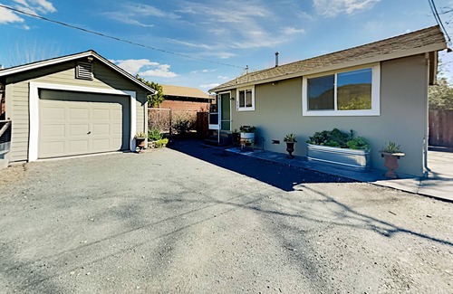 Sonoma Cottage | Cozy cottage just 2 minutes from plaza with AC, peaceful backyard, washer/dryer