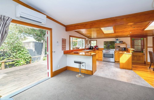 Featherston House | Cozy cottage just off SH2 with easy driving to other villages in the Wairarapa.