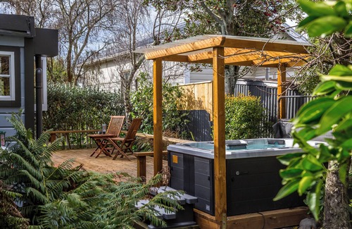 Featherston House | Cozy cottage just off SH2 with easy driving to other villages in the Wairarapa.