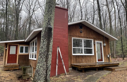 Lake Township Cottage | Cozy cottage just one mile from the Platte river, close to the Sleepy Bear dunes