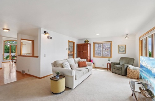 Lake Mills House | Cozy Cottage - Lake House on Rock Lake