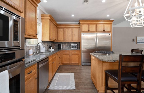 Negreet House | Cozy Cottage, Lakeview, Firepit, and Fishing @ Jolie Vue