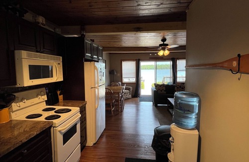 Tobermory Cottage | Cozy cottage located on Cameron Lake in beautiful Bruce Peninsula
