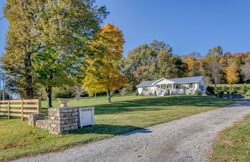 Franklin House | Cozy Cottage located in Franklin, TN on a 6 Acre Mini Farm