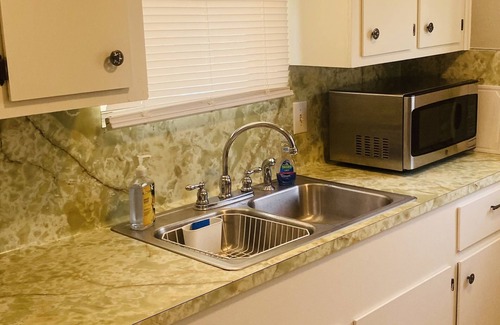 Aransas Pass Cottage | Cozy cottage minutes away from great fishing and ferry to the island!