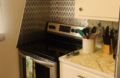 Aransas Pass Cottage | Cozy cottage minutes away from great fishing and ferry to the island!