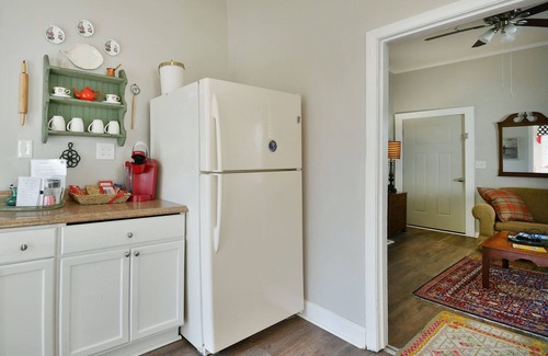 Dunean House | ✨ Cozy Cottage: Minutes from Main St. Fenced in Backyard! ✨