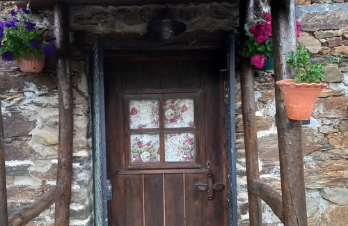 Gois Cottage | Cozy Cottage Mountain Pet-Friendly