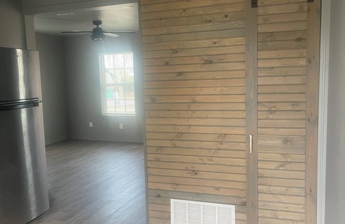 Cedar Hill House | Cozy Cottage nCedar Hill nWelcoming house with AC in charming Cedar Hill