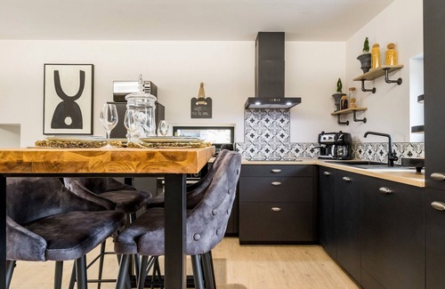 Chateau-Thebaud Cottage | Cozy Cottage Near Nantes with Pool, Terrace, and Vineyard View