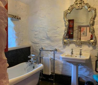 Caernarfon House | Cozy Cottage - Near Brew Pub/Snowdonia National Park.