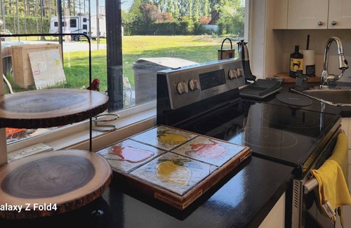 Brentwood Bay Cottage | Cozy Cottage Near Butchart Gardens!