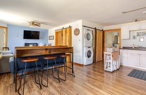 Anaconda House | Cozy Cottage near downtown brings Georgetown Lake & Fairmont to your fingertips!