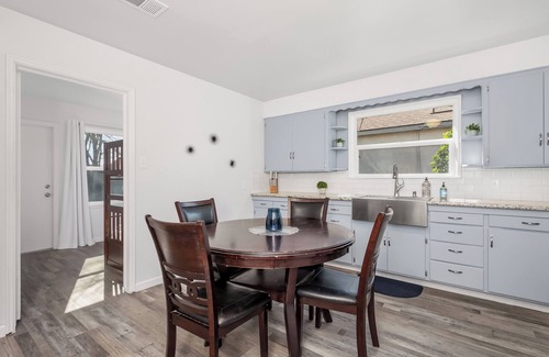 Hanford House | Cozy Cottage near downtown Hanford