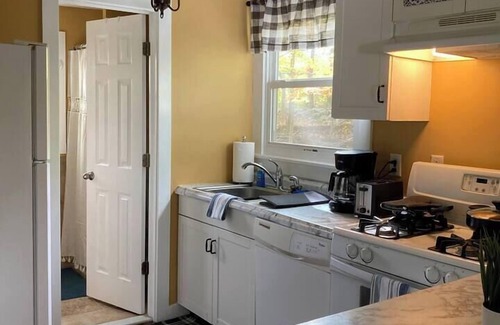 Cornwall House | Cozy Cottage near Hiking and Storm King