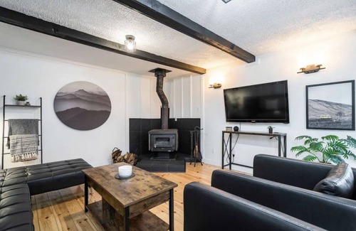 Grey Highlands Cottage | Cozy cottage near Lake Eugenia