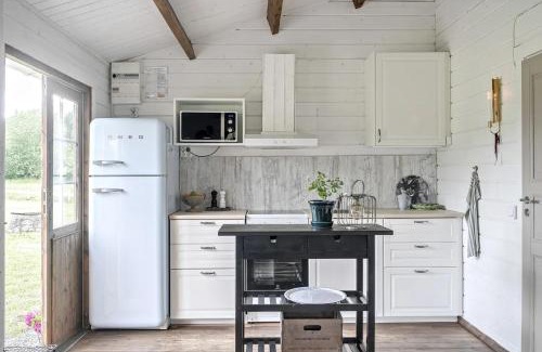 Hastveda House | Cozy Cottage near lake