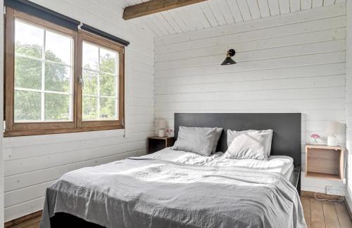 Hastveda House | Cozy Cottage near lake