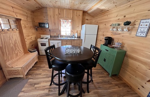 Hickman Cottage | Cozy cottage near Music City USA , sleeps 3n