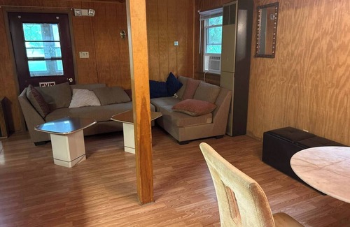 Waynesboro Cottage | Cozy Cottage near Skiing, Gettysburg, and Hiking