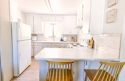 Leeds House | Cozy Cottage Near St. George and Zion