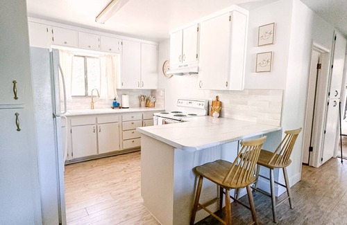 Leeds House | Cozy Cottage Near St. George and Zion