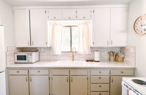 Leeds House | Cozy Cottage Near St. George and Zion