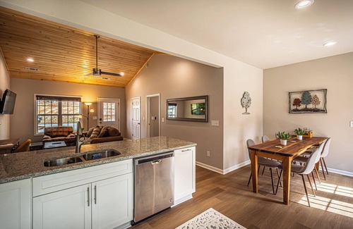 Dahlonega Cottage | Cozy Cottage Near the Lake