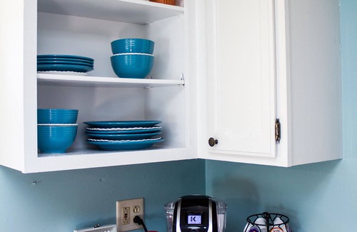 Cloverhill House | Cozy Cottage Near the Airport (3 min to airport)