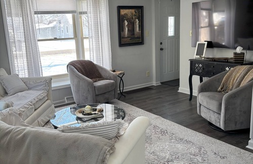 South Bend House | Cozy Cottage near University of Notre Dame