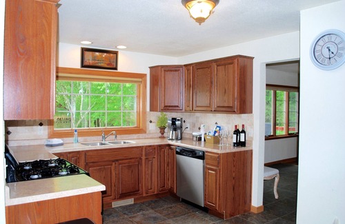 Forest Junction House | Cozy Cottage near Schwarz Supper Club, Road America, and Whistling Straights!