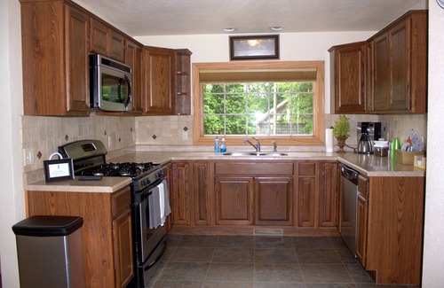 Forest Junction House | Cozy Cottage near Schwarz Supper Club, Road America, and Whistling Straights!