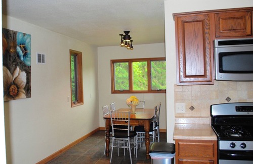 Forest Junction House | Cozy Cottage near Schwarz Supper Club, Road America, and Whistling Straights!