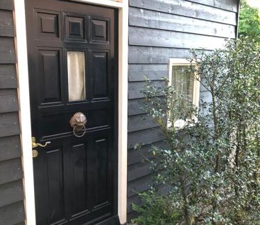 Utrecht Bed & Breakfast | Cozy Cottage