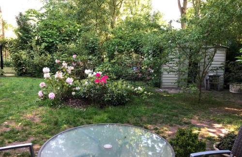 Utrecht Bed & Breakfast | Cozy Cottage