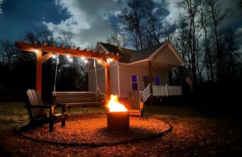 Dry Ridge House | Cozy Cottage on 250 Acre Dairy Farm Near Ark