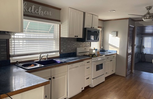 Alto Cottage | Cozy Cottage on a All Sport Lake, Grand Rapids Area