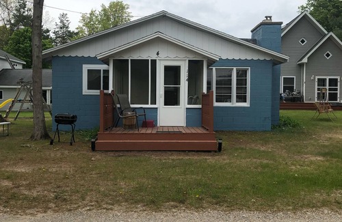 Bellaire Cottage | Cozy Cottage on a beautiful Beach Resort in Northern Michigan