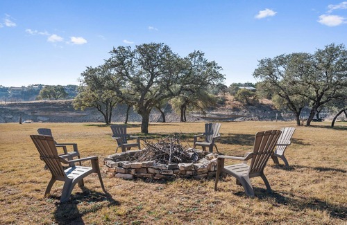 Oatmeal House | Cozy Cottage on Flat Creek - 5 min from Flat Creek Winery!