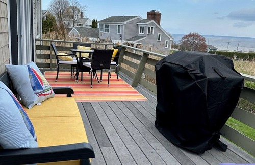 Great Neck Cottage | Cozy cottage on Great Neck, easy walk to Pavilion Beach!