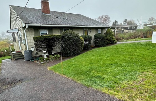 Great Neck Cottage | Cozy cottage on Great Neck, easy walk to Pavilion Beach!