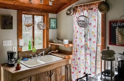 Bastrop Cottage | Cozy Cottage on Historic Property near Lost Pines Forrest and Bastrop State Park