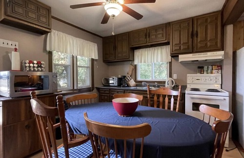Lakefield House | Cozy Cottage on Katchawanooka Lake