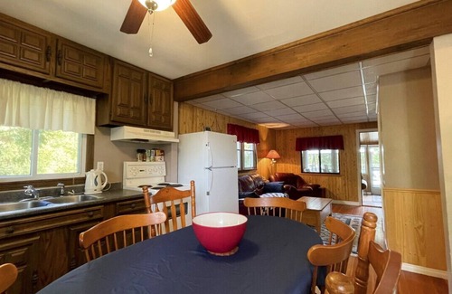 Lakefield House | Cozy Cottage on Katchawanooka Lake