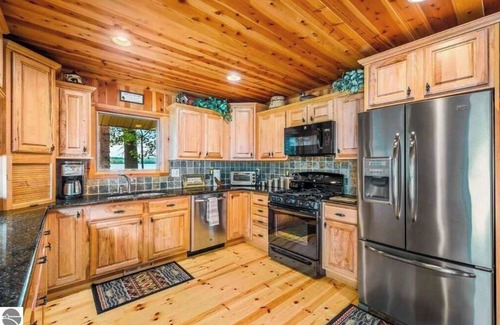 Grayling Cabin | Cozy Cottage on Lake Margrethe.