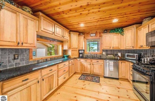 Grayling Cabin | Cozy Cottage on Lake Margrethe.