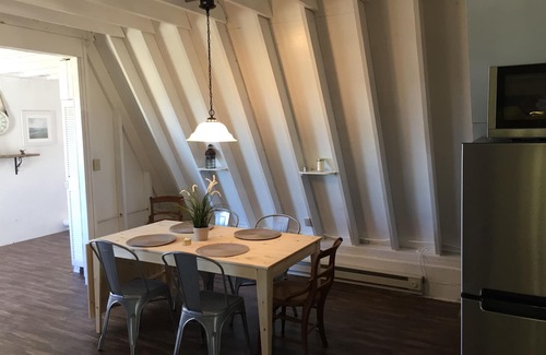 Shelby Cottage | Cozy Cottage On Lake Michigan Shore, Newly Renovated, Flat & few Steps To Beach